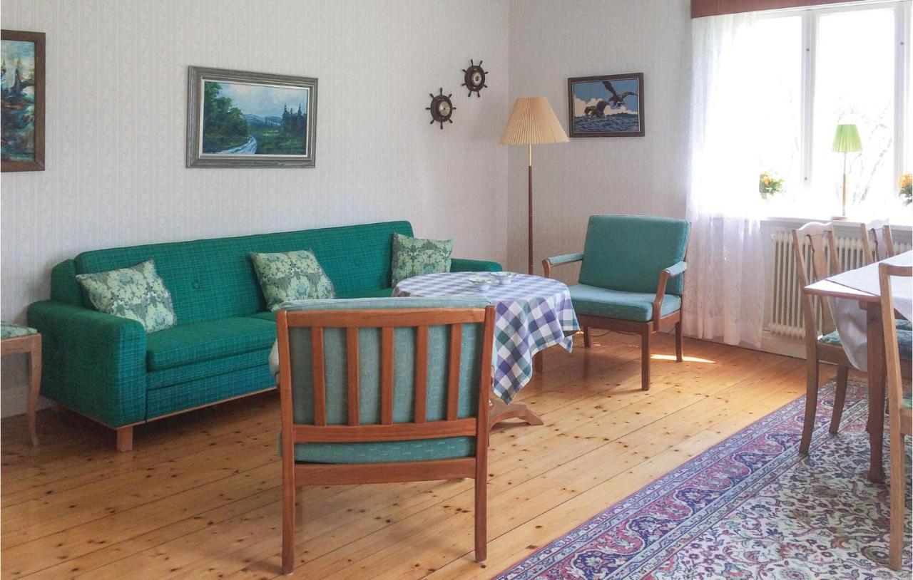 1 Bedroom Beautiful Home In Lidkoeping Sjövik Kültér fotó