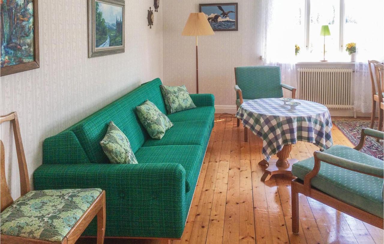 1 Bedroom Beautiful Home In Lidkoeping Sjövik Kültér fotó