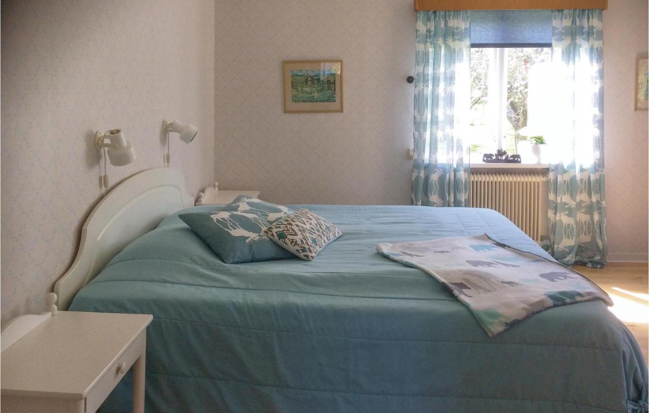 1 Bedroom Beautiful Home In Lidkoeping Sjövik Kültér fotó