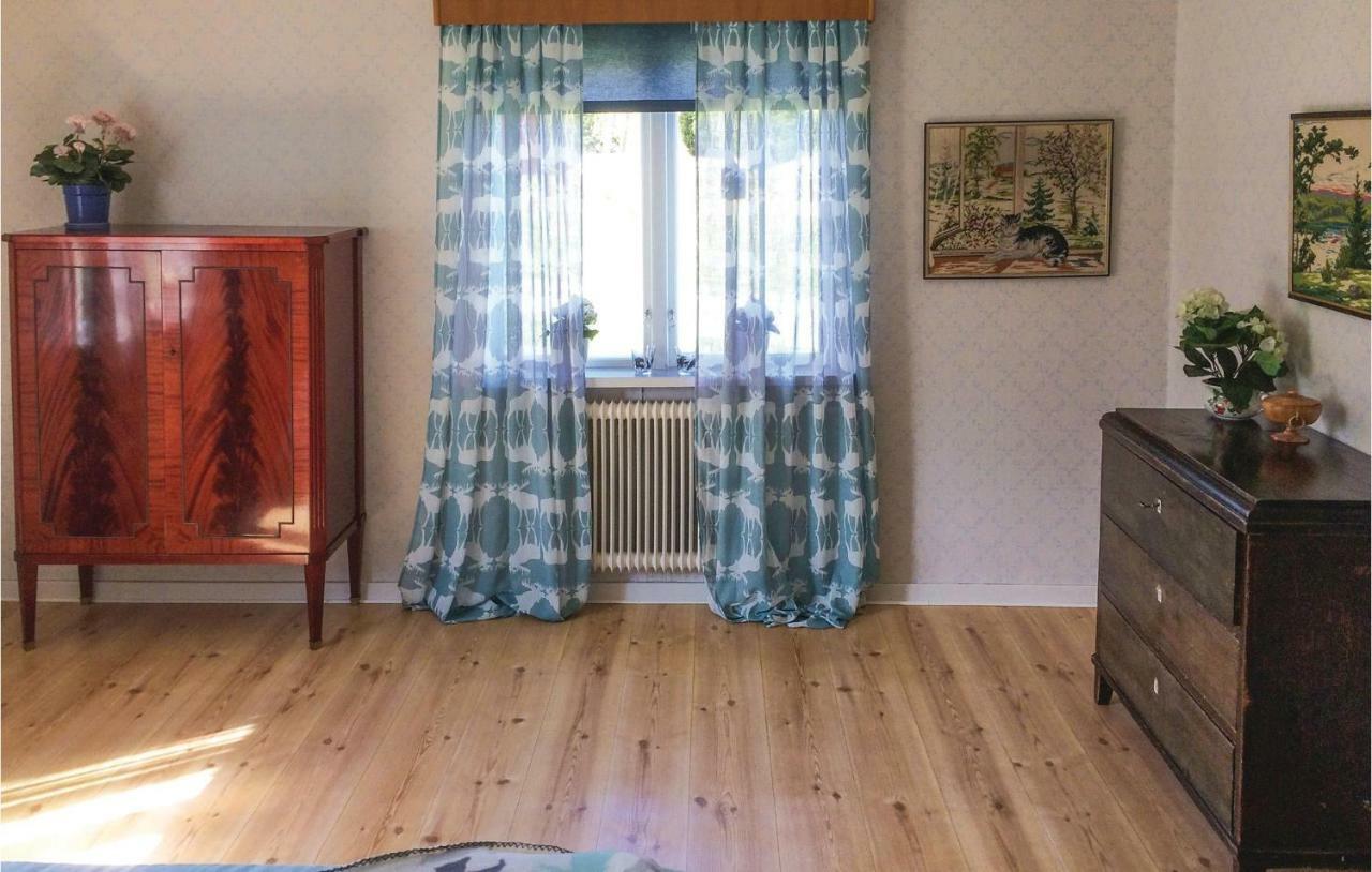 1 Bedroom Beautiful Home In Lidkoeping Sjövik Kültér fotó